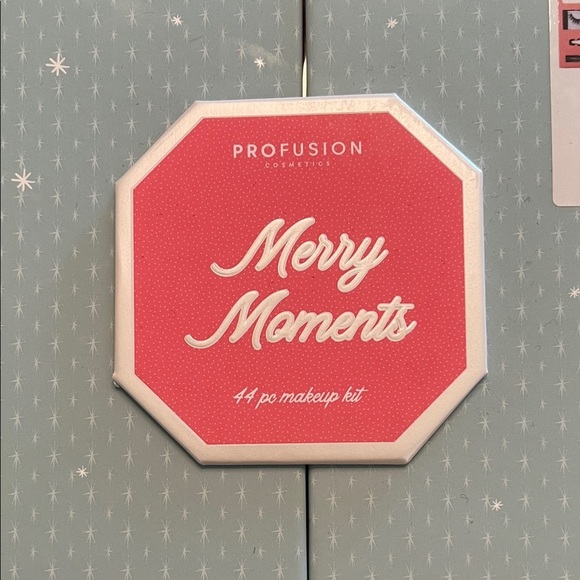 Profusion Cosmetics Merry Moments 44-Piece Makeup Kit - Picture 2 of 8